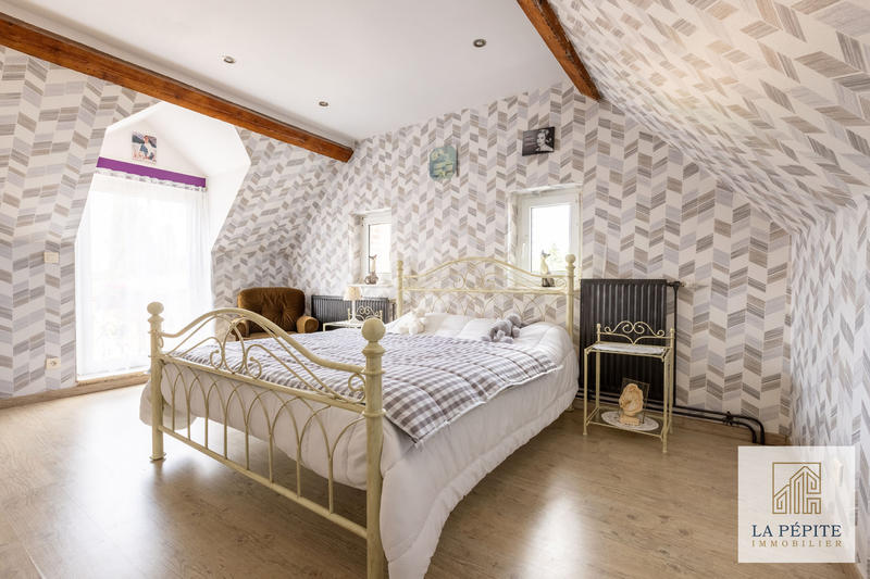 Maison - 216 m² - 6 pièces