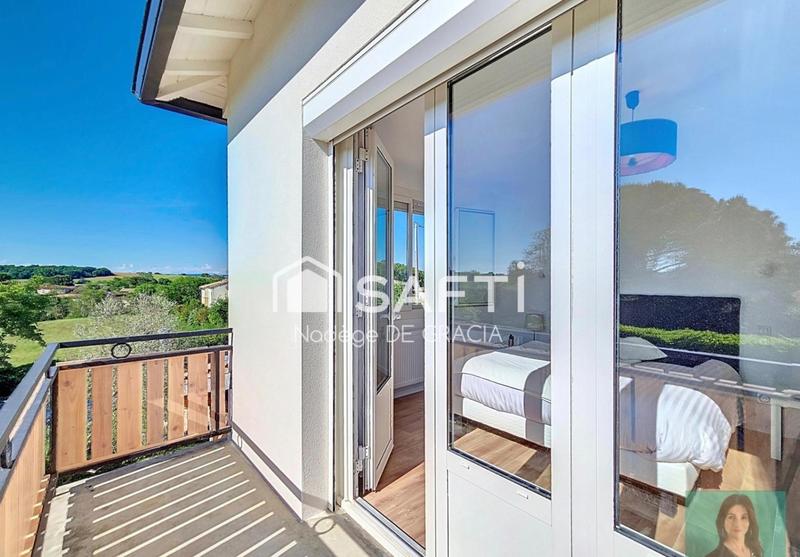 Maison - 211 m² - 7 pièces