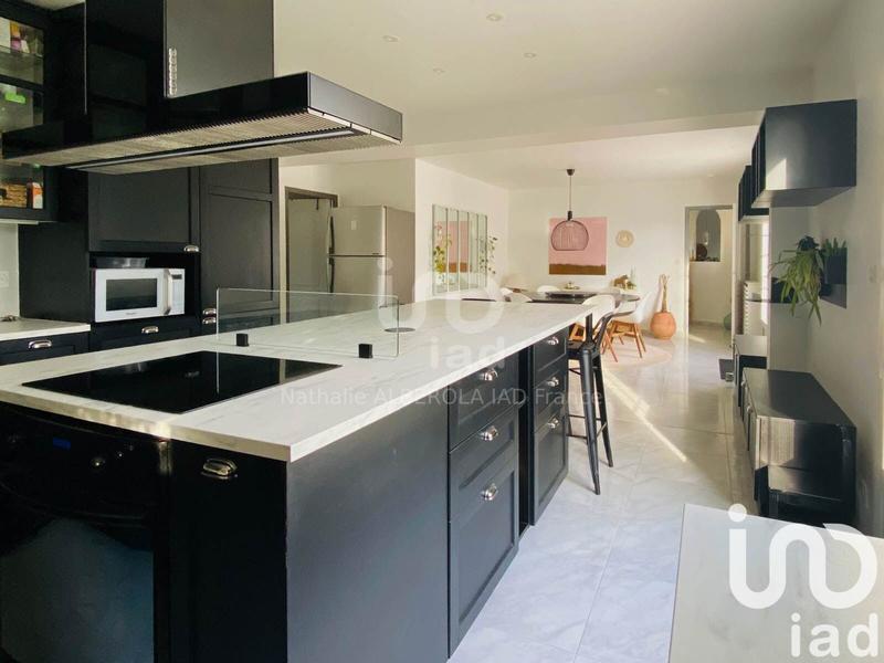 Maison - 221 m² - 7 pièces