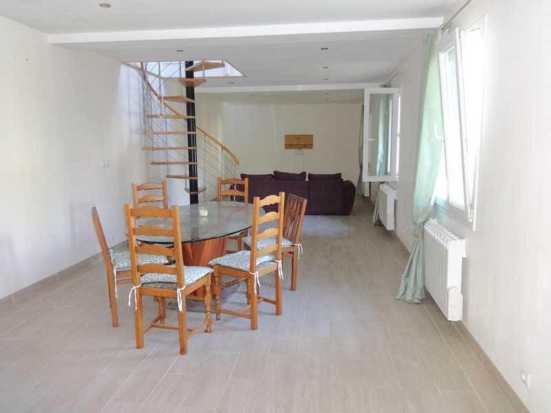 Maison - 99 m² - 6 pièces