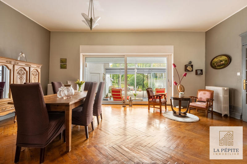 Maison - 275 m² - 7 pièces