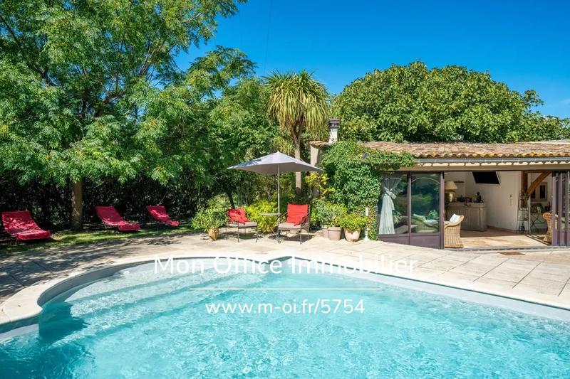 Demeure - 300 m² - 9 pièces