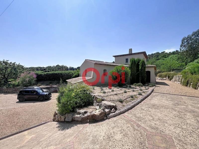 Maison - 140 m² - 4 pièces