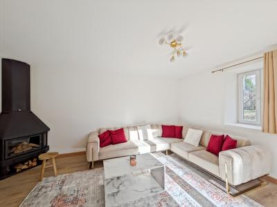 Maison - 208 m² - 8 pièces