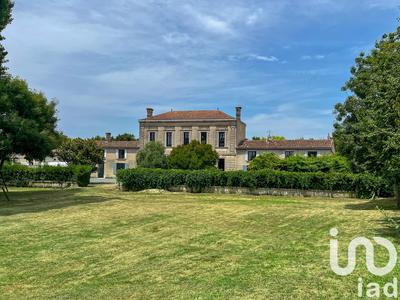 Maison - 390 m² - 13 pièces