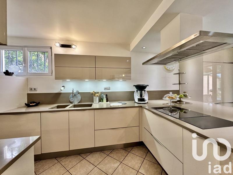 Maison - 227 m² - 10 pièces