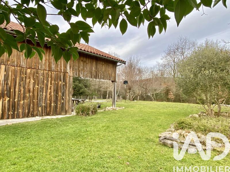 Maison - 271 m² - 6 pièces