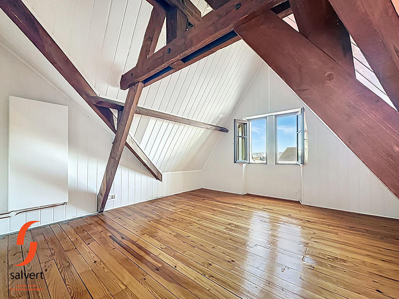 Maison - 220 m² - 10 pièces