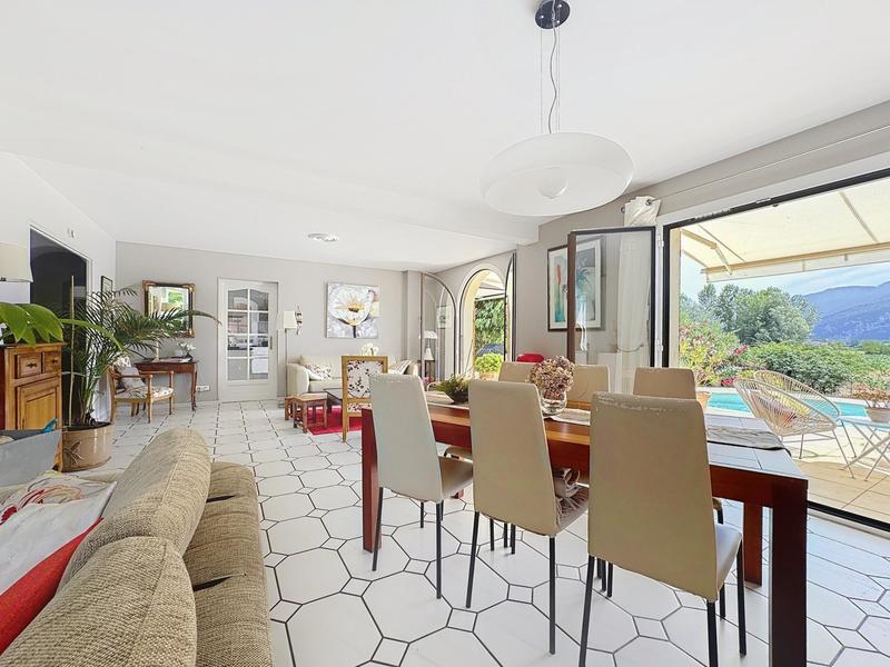 Maison - 172 m² - 10 pièces