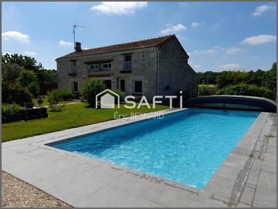 Maison - 305 m² - 12 pièces