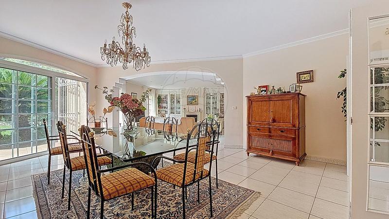 Villa - 310 m² - 8 pièces