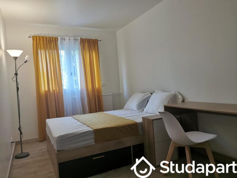 Chambre - 10 m² - 1 pièce