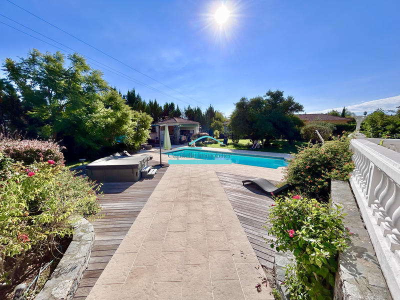 Villa - 280 m² - 9 pièces