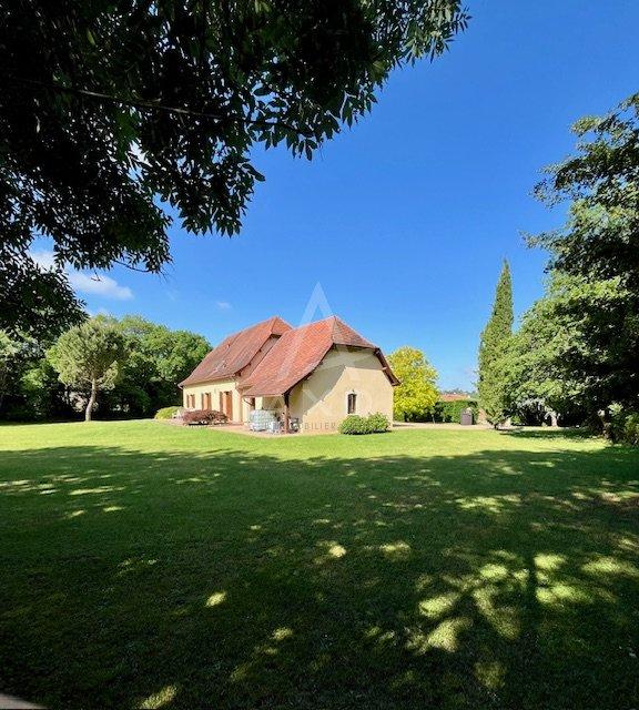 Maison - 215 m² - 6 pièces