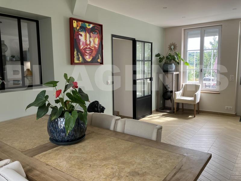 Maison - 255 m² - 10 pièces