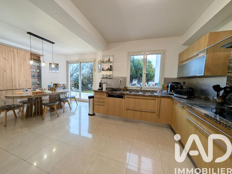 Maison - 329 m² - 7 pièces