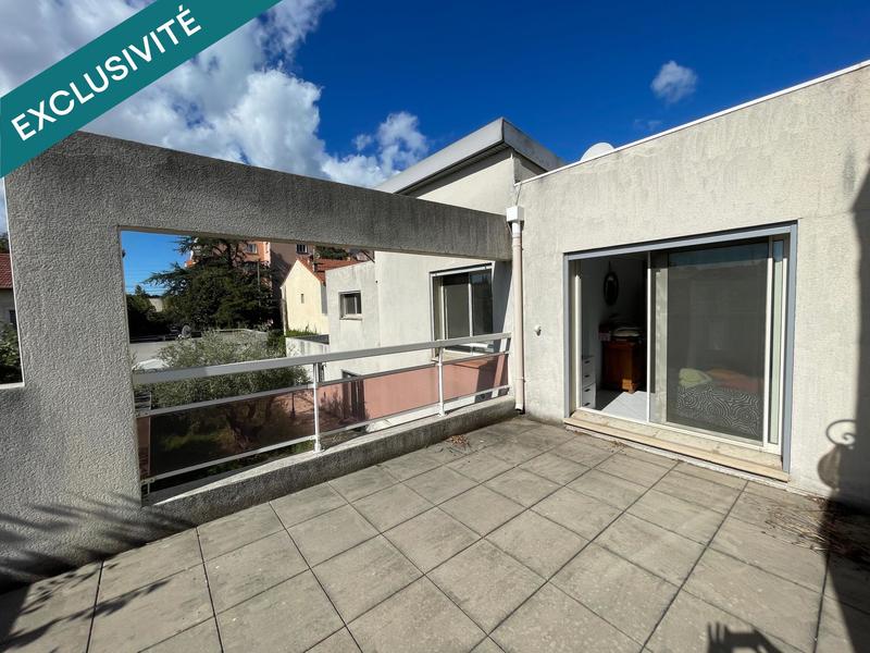 Maison - 180 m² - 9 pièces