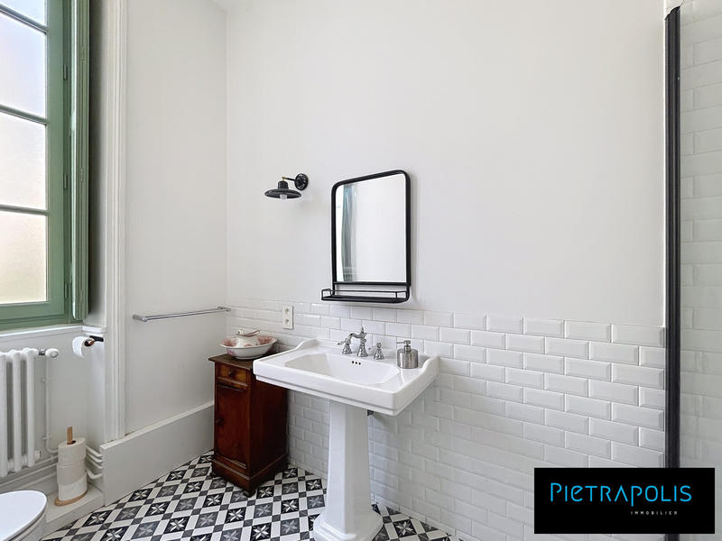 Appartement - 186 m² - 6 pièces