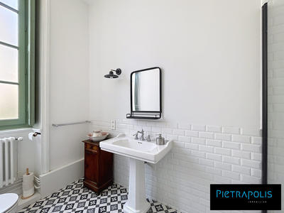 Appartement - 186 m² - 6 pièces