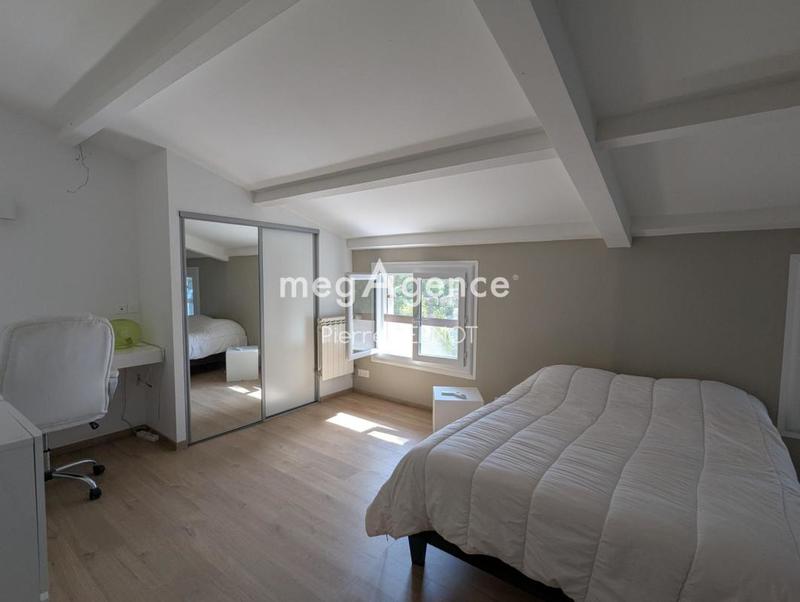 Maison - 240 m² - 8 pièces