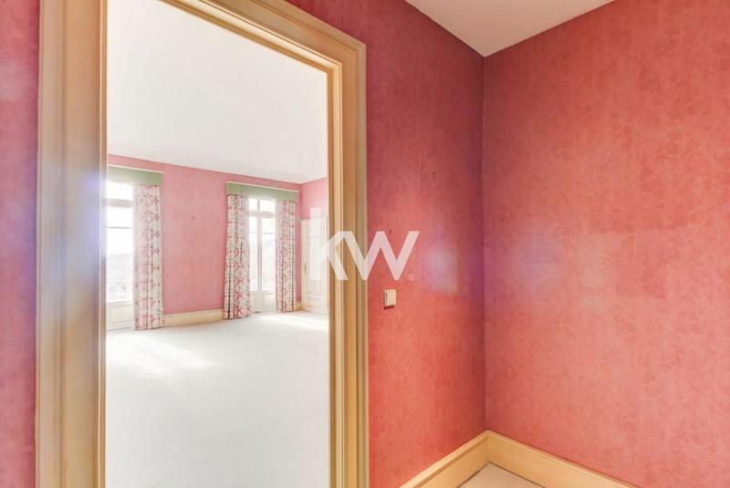 Appartement - 242 m² - 4 pièces