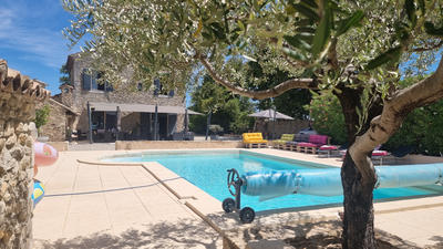 Mas - 260 m² - 12 pièces