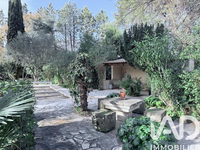 Maison - 215 m² - 8 pièces