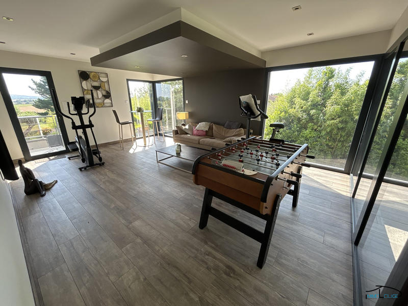 Maison traditionnelle - 172 m² - 6 pièces