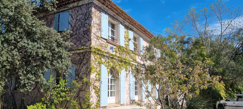 Villa - 273 m² - 8 pièces