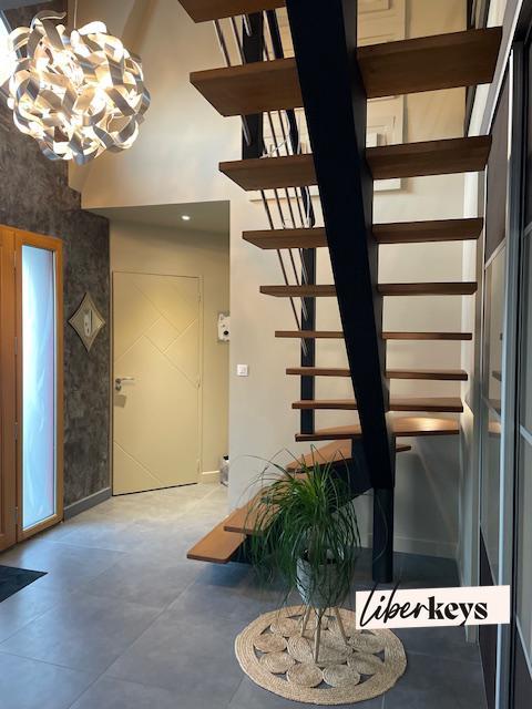 Maison - 180 m² - 7 pièces