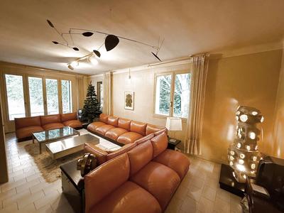 Maison traditionnelle - 210 m² - 7 pièces