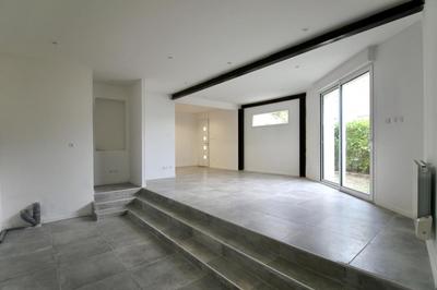 Maison - 140 m² - 8 pièces