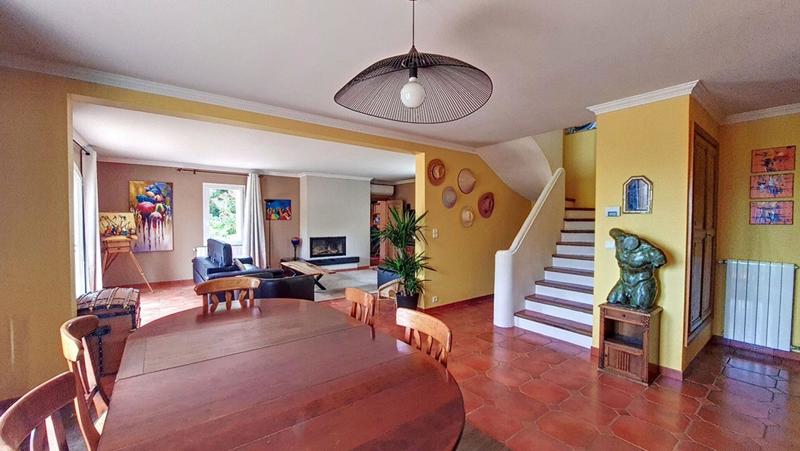 Maison - 211 m² - 6 pièces