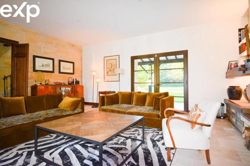 Demeure - 300 m² - 9 pièces