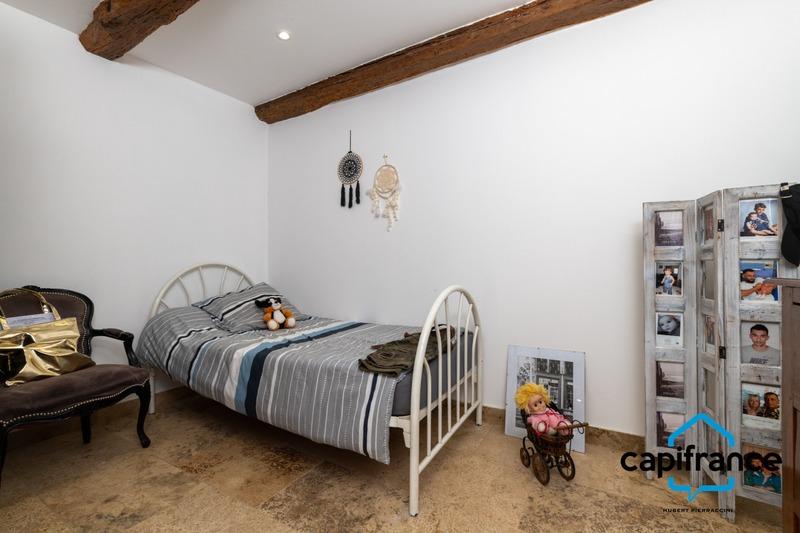 Propriété - 621 m² - 12 pièces