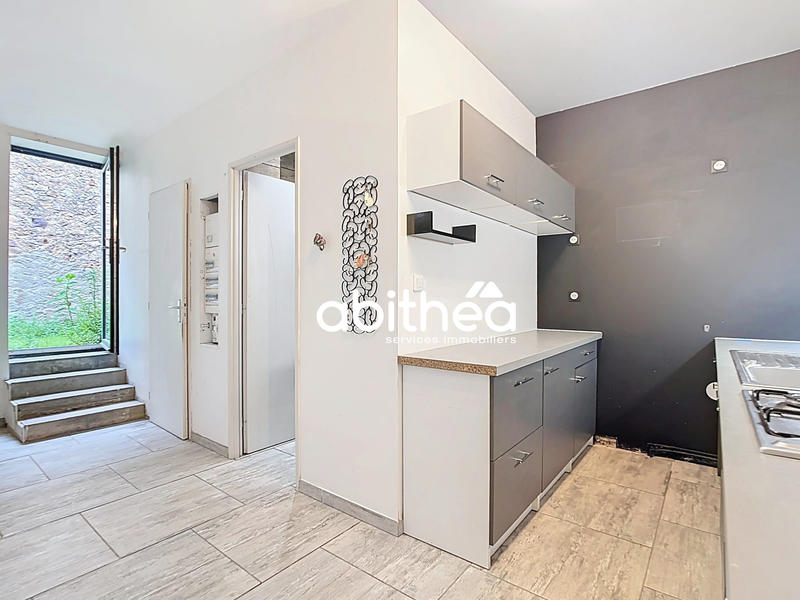 Maison - 360 m² - 2 pièces