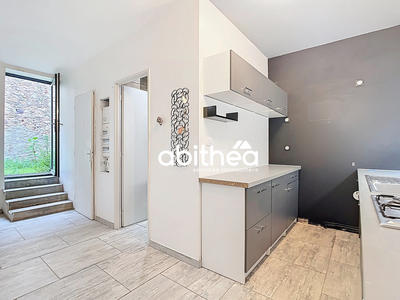 Maison - 360 m² - 2 pièces