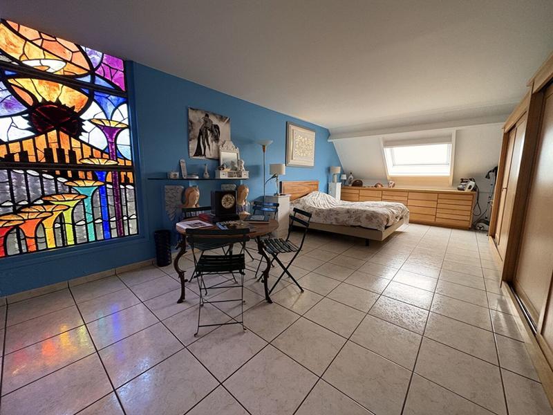 Maison - 240 m² - 5 pièces