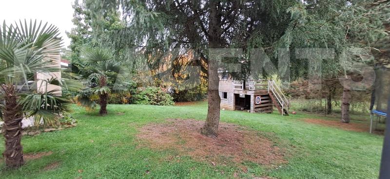 Maison - 239 m² - 10 pièces