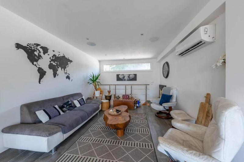 Maison - 239 m² - 12 pièces