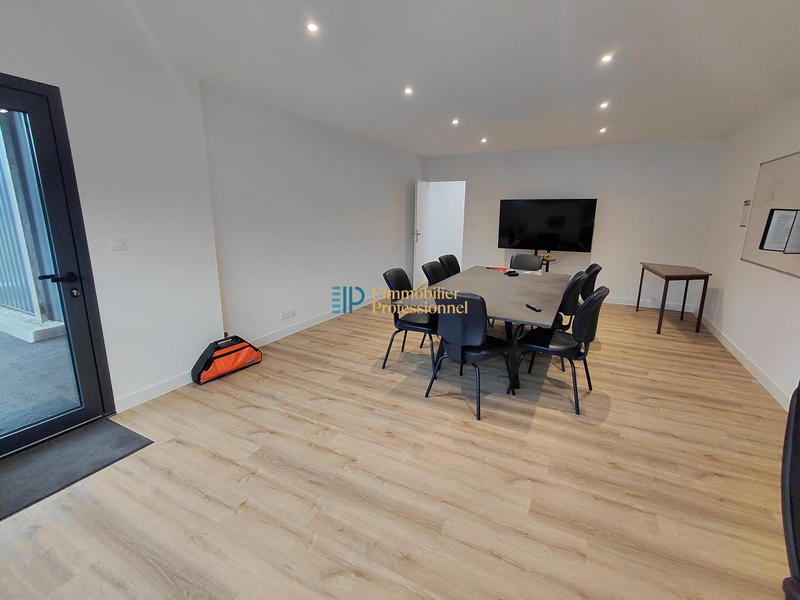 Local d'activités - 240 m²