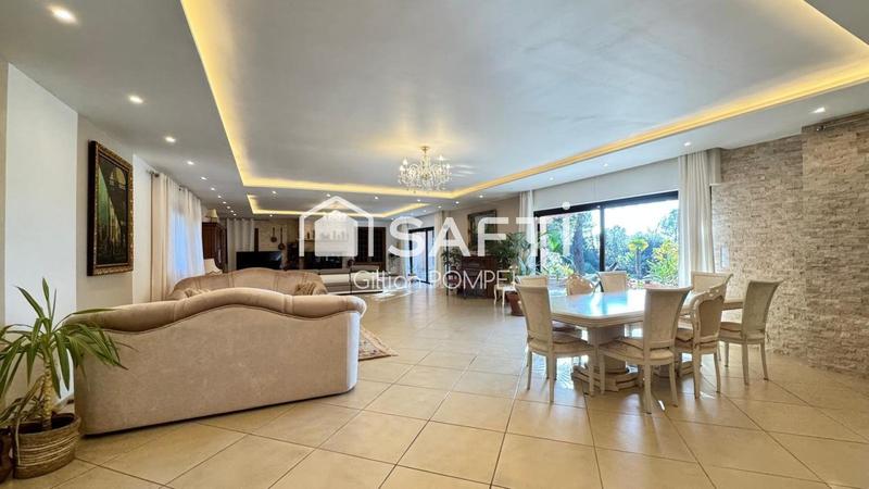 Maison - 659 m² - 8 pièces