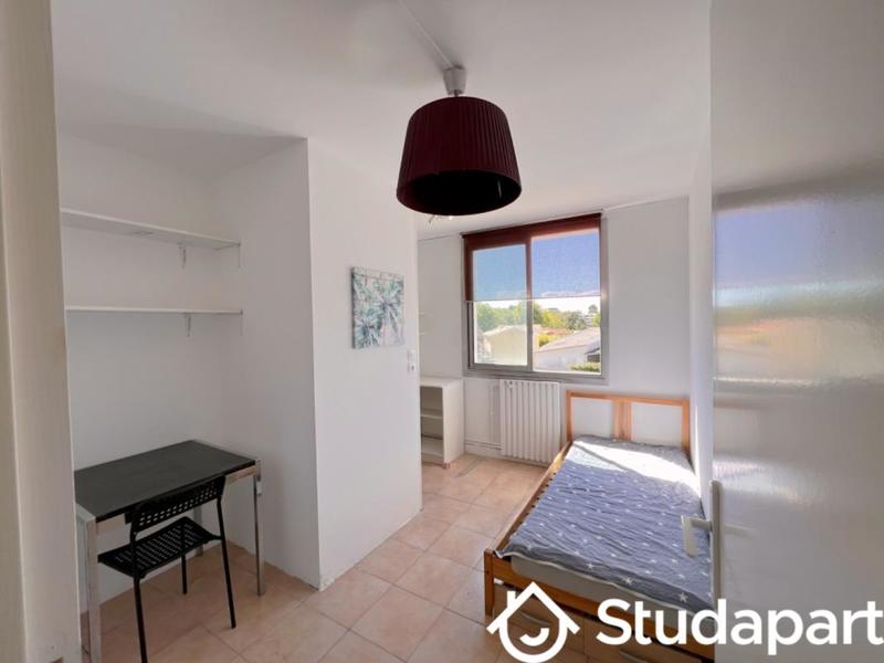 Chambre - 12 m² - 1 pièce