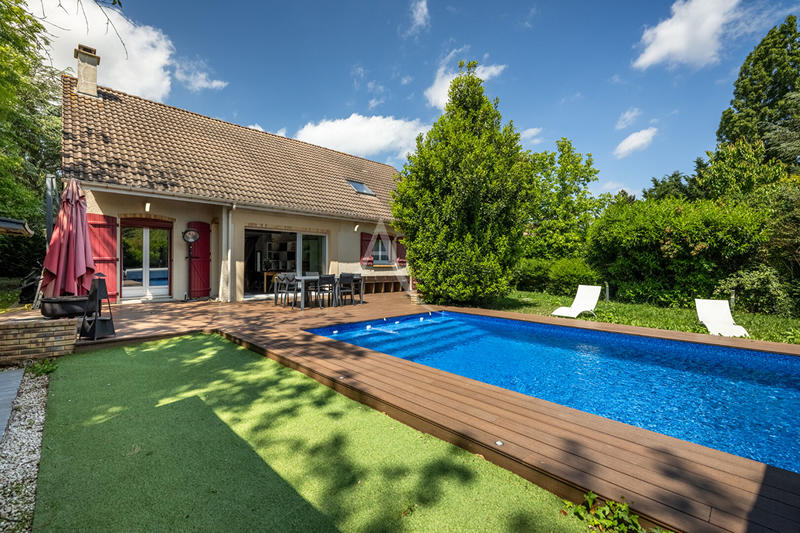 Maison - 203 m² - 7 pièces