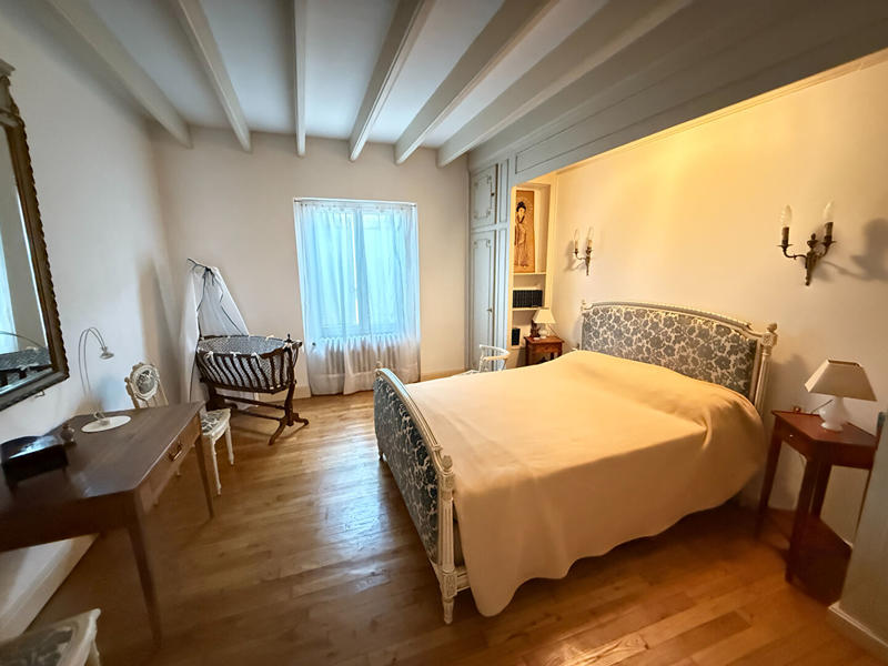 Maison - 259 m² - 7 pièces