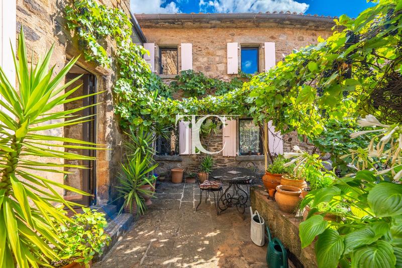 Maison - 350 m² - 11 pièces