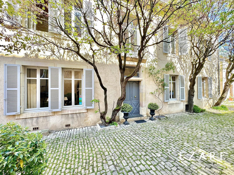 Maison - 380 m² - 11 pièces