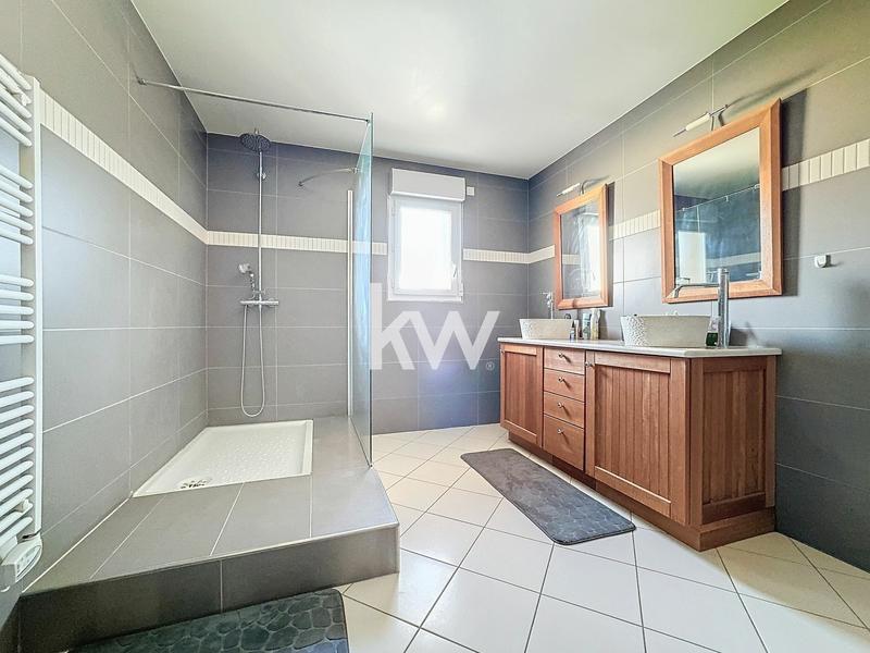 Maison - 284 m² - 7 pièces