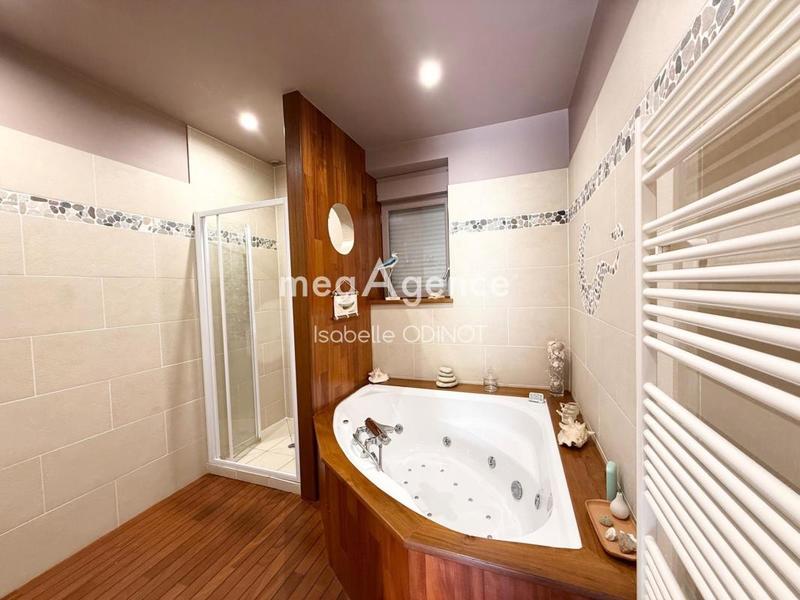 Maison - 210 m² - 7 pièces