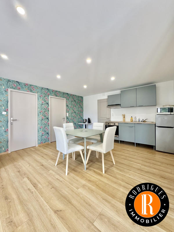 Maison - 372 m² - 12 pièces